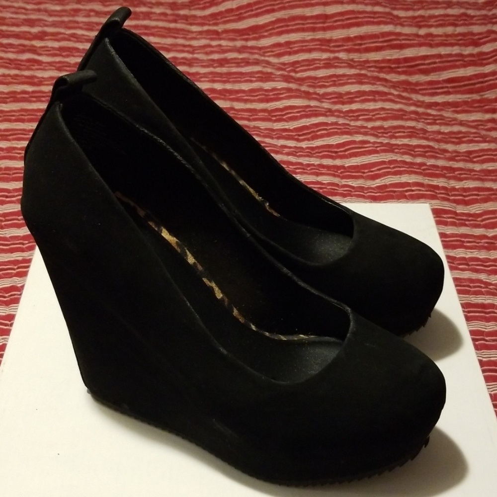 Platform wedge shoe black suede